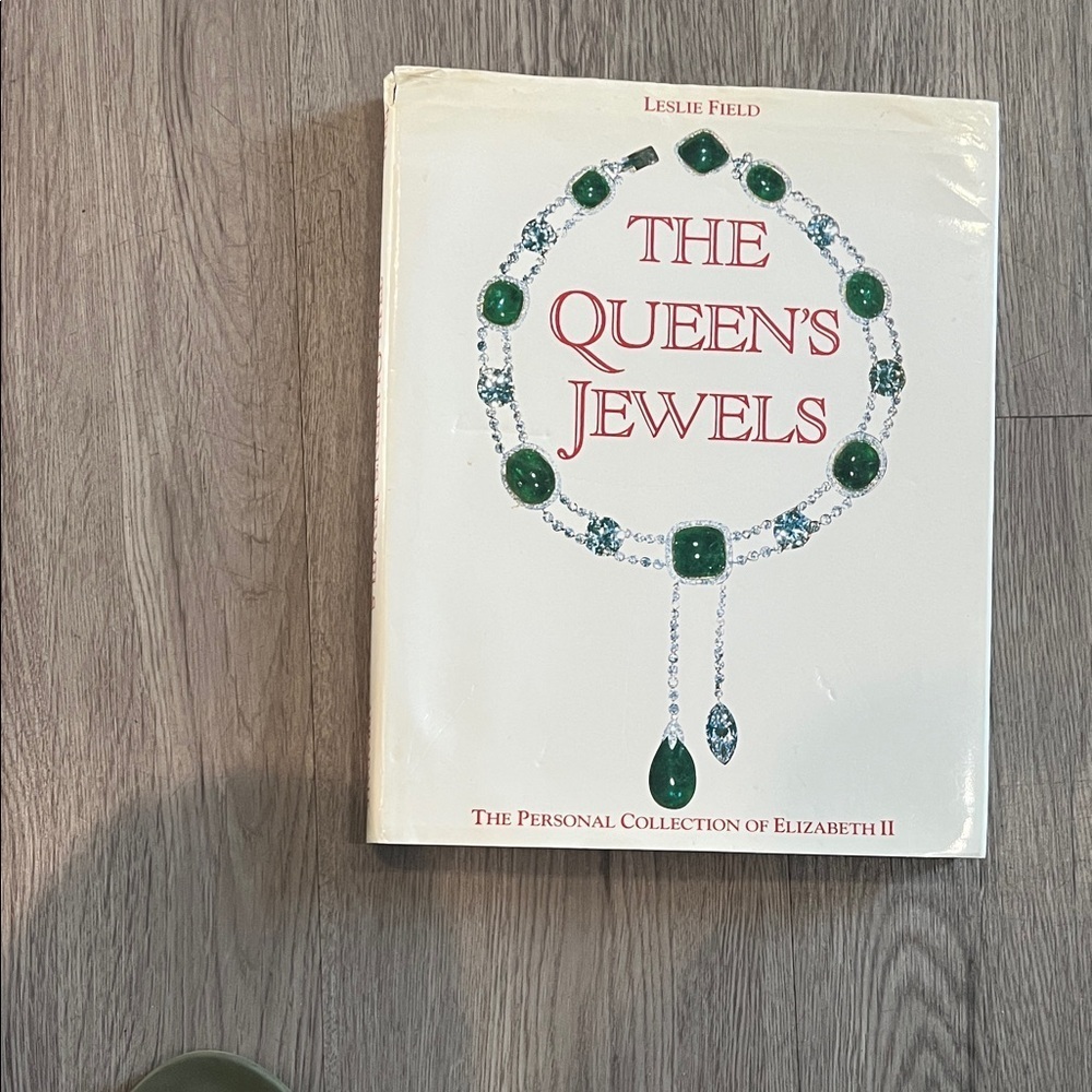 Green and Silver Gemstone Necklace